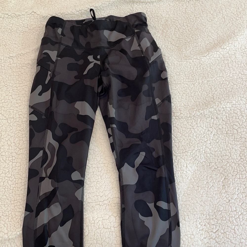 black camo contenders